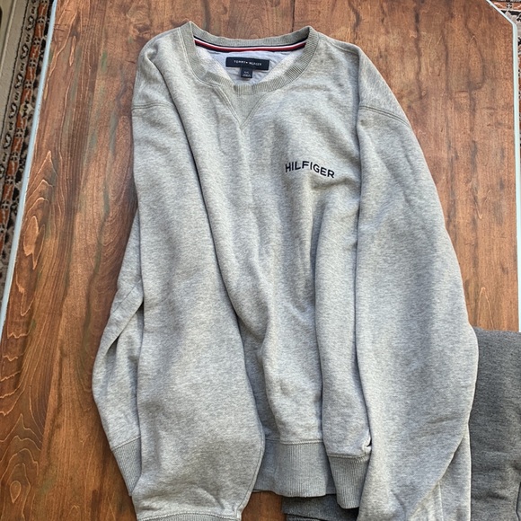 Two pullovers - Picture 2 of 5